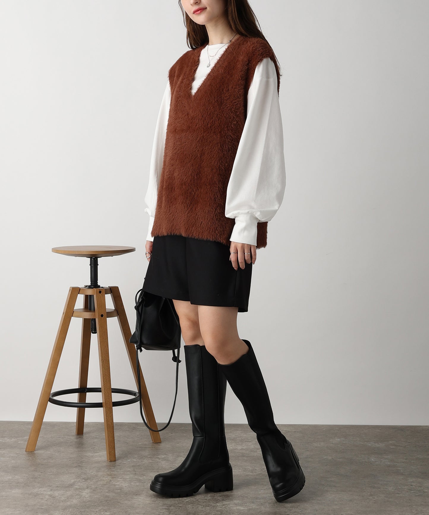 フェザーヤーンVネックベスト/AC3325