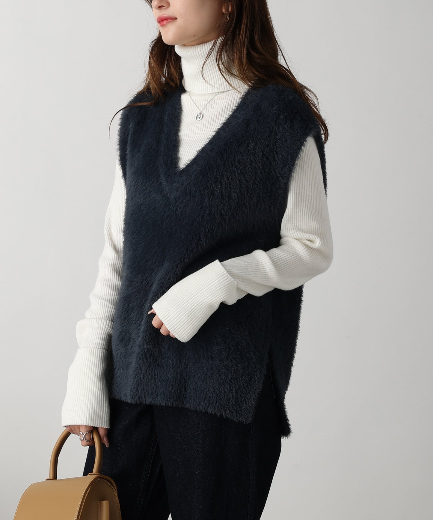 フェザーヤーンVネックベスト/AC3325