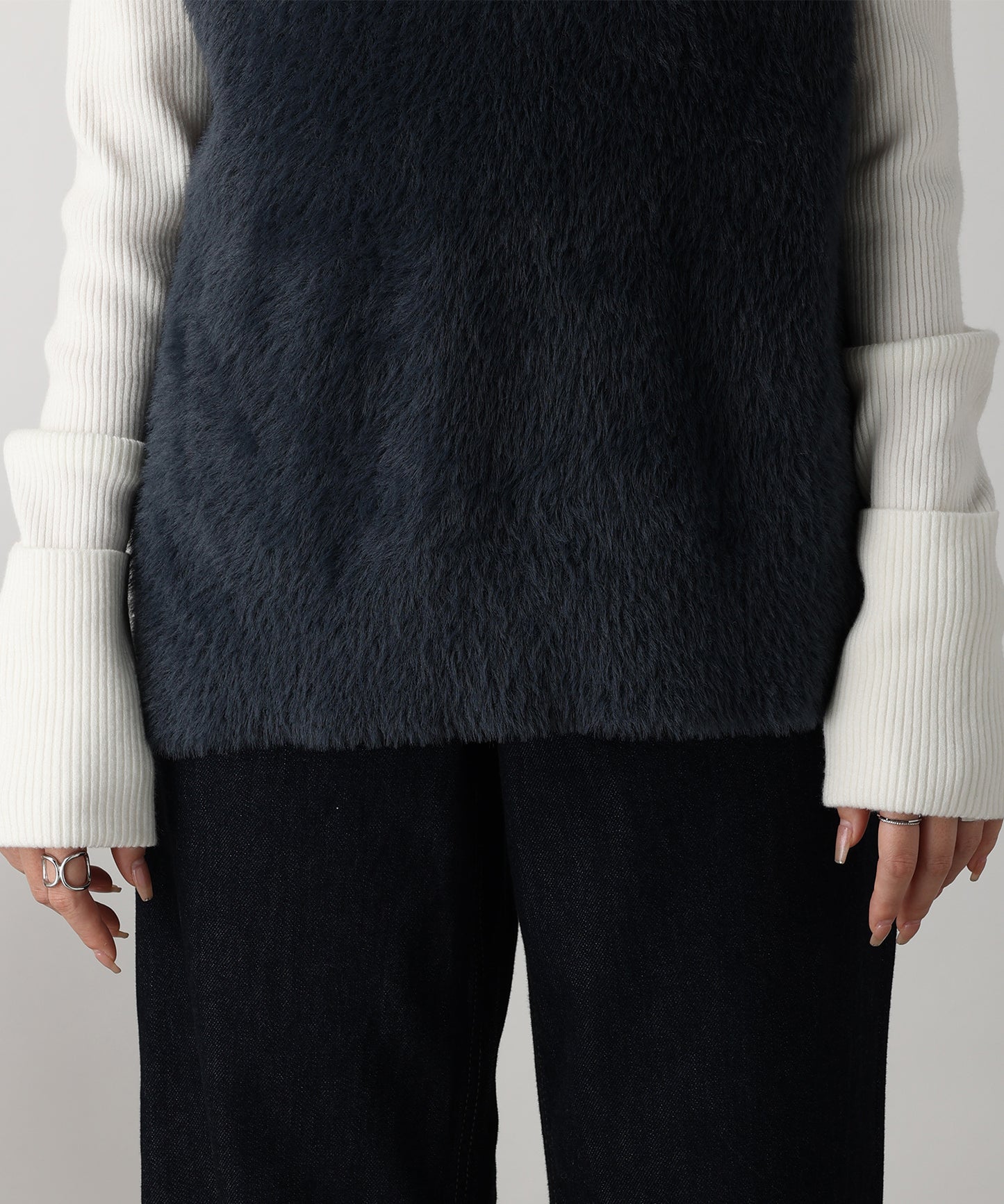 フェザーヤーンVネックベスト/AC3325