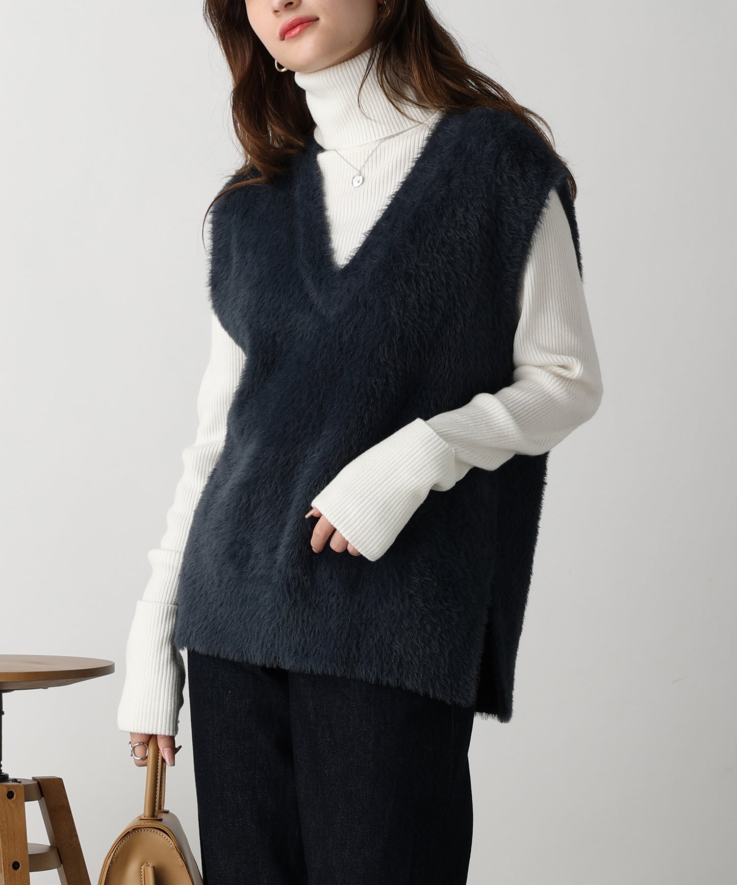 フェザーヤーンVネックベスト/AC3325