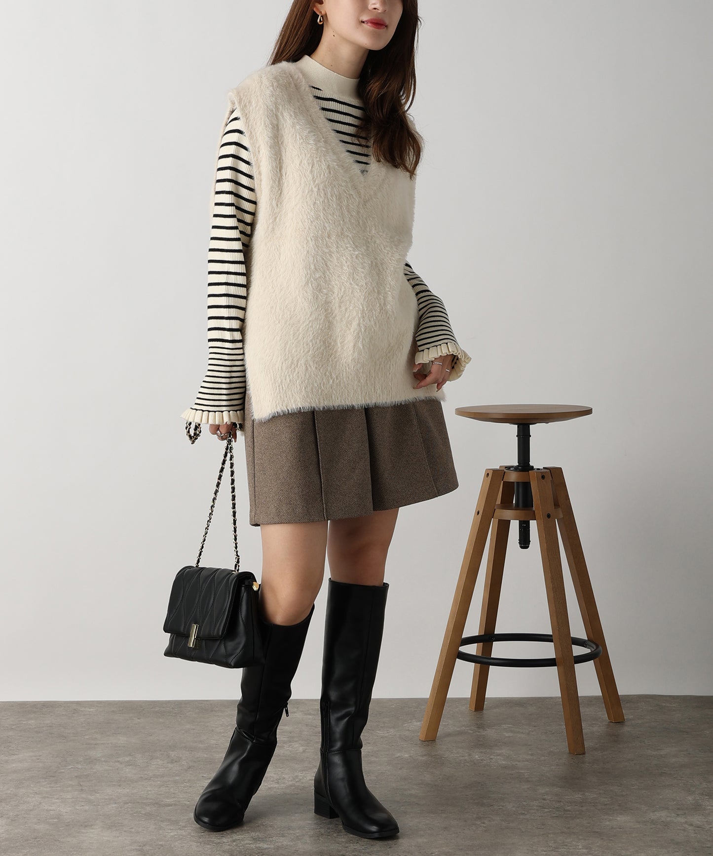 フェザーヤーンVネックベスト/AC3325