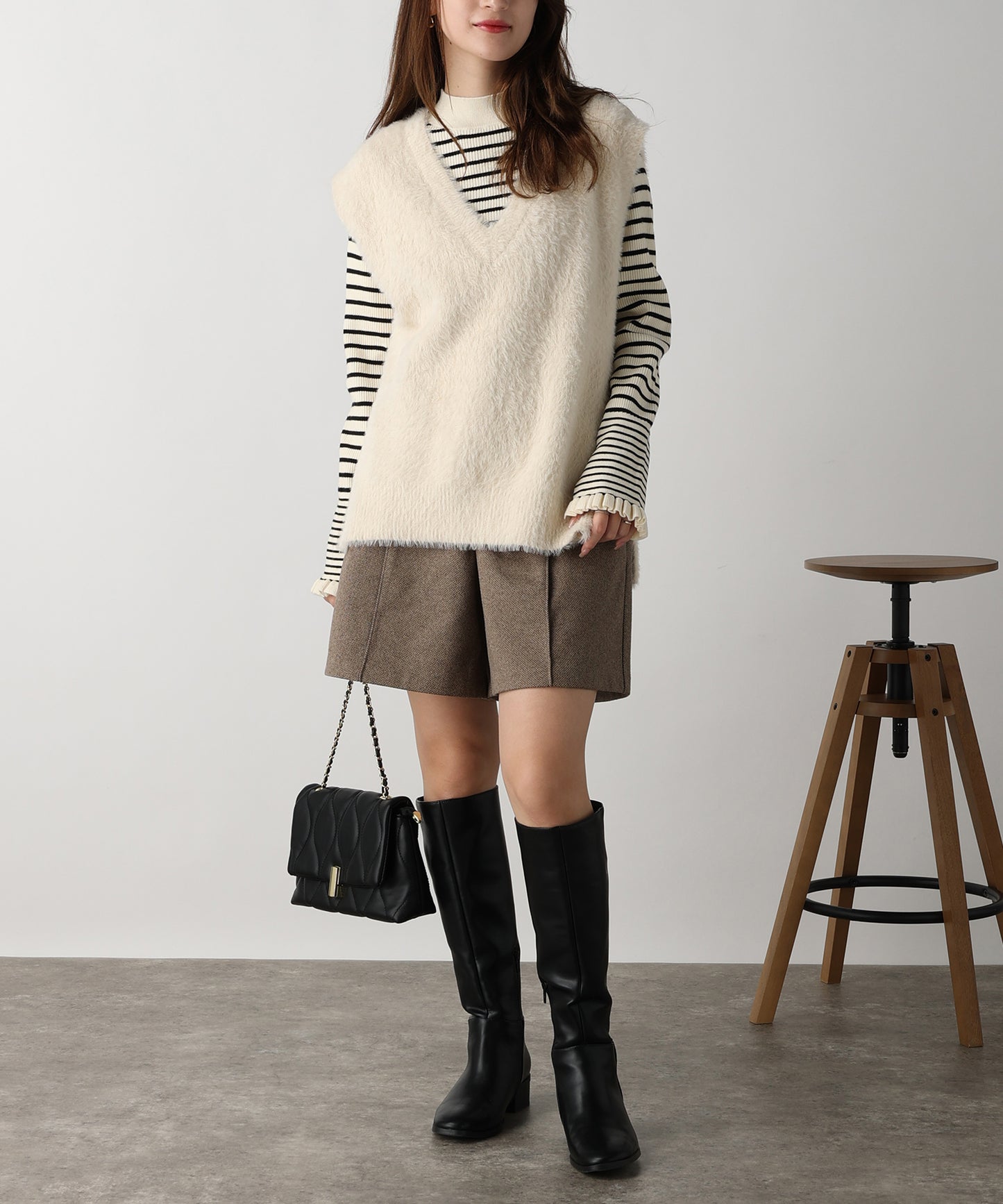 フェザーヤーンVネックベスト/AC3325