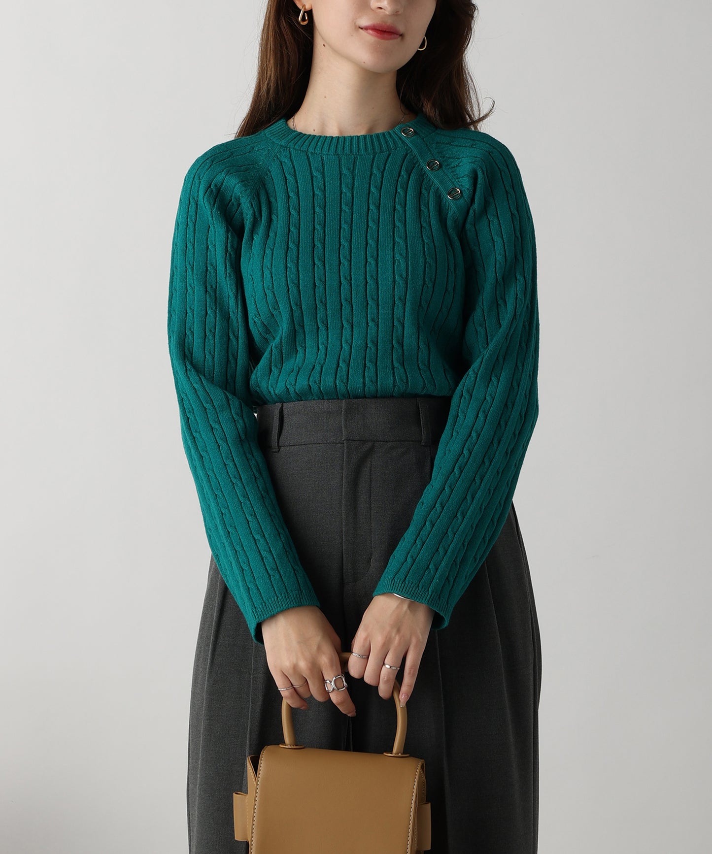 金ボタン付きケーブルラグランニット/AC3201