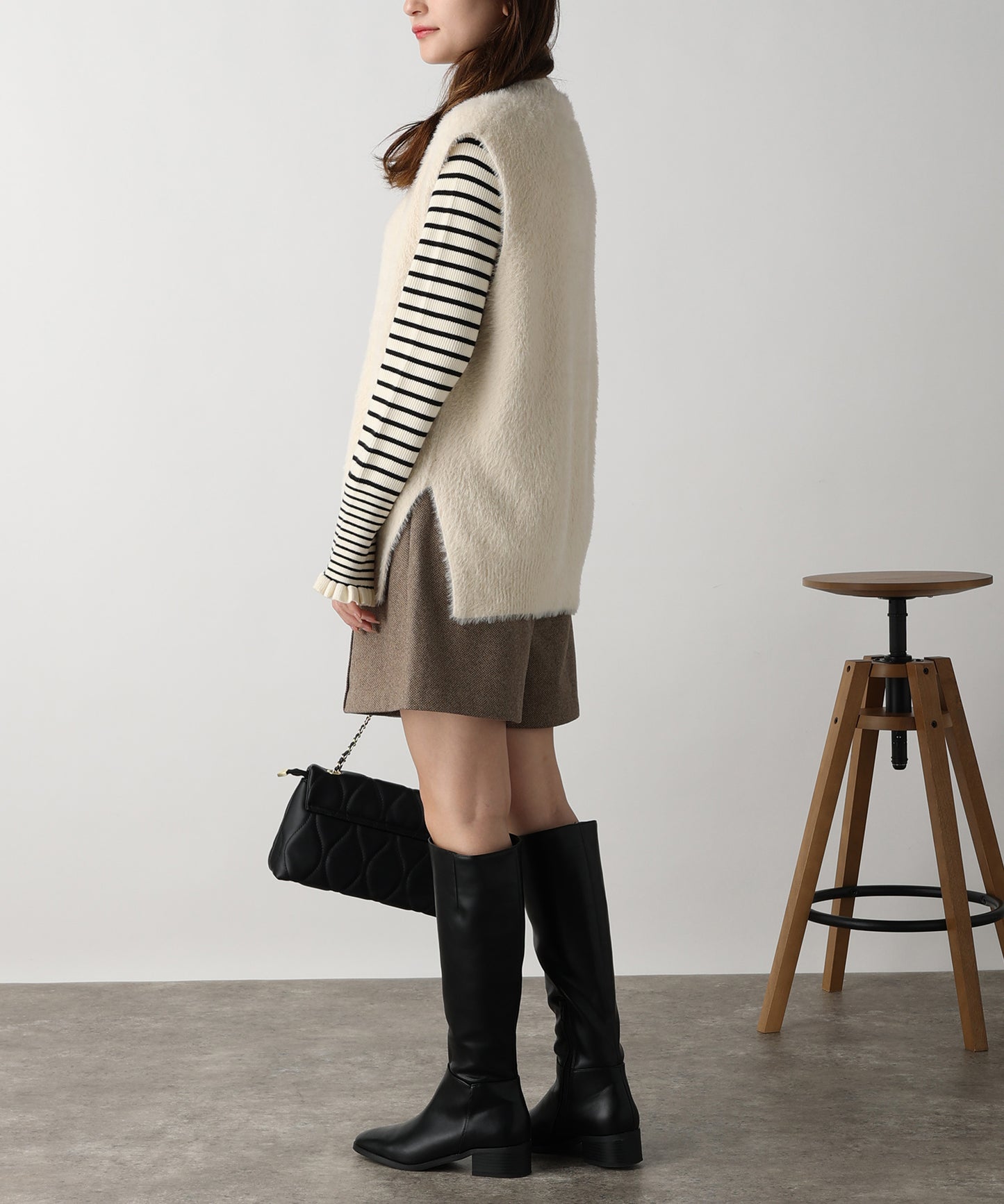 フェザーヤーンVネックベスト/AC3325