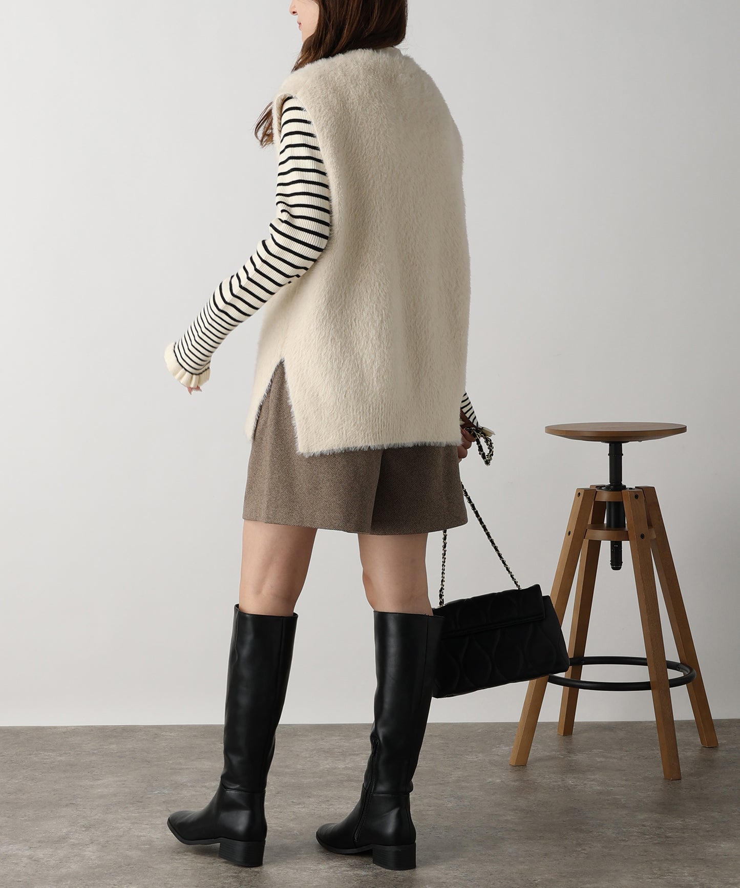 フェザーヤーンVネックベスト/AC3325