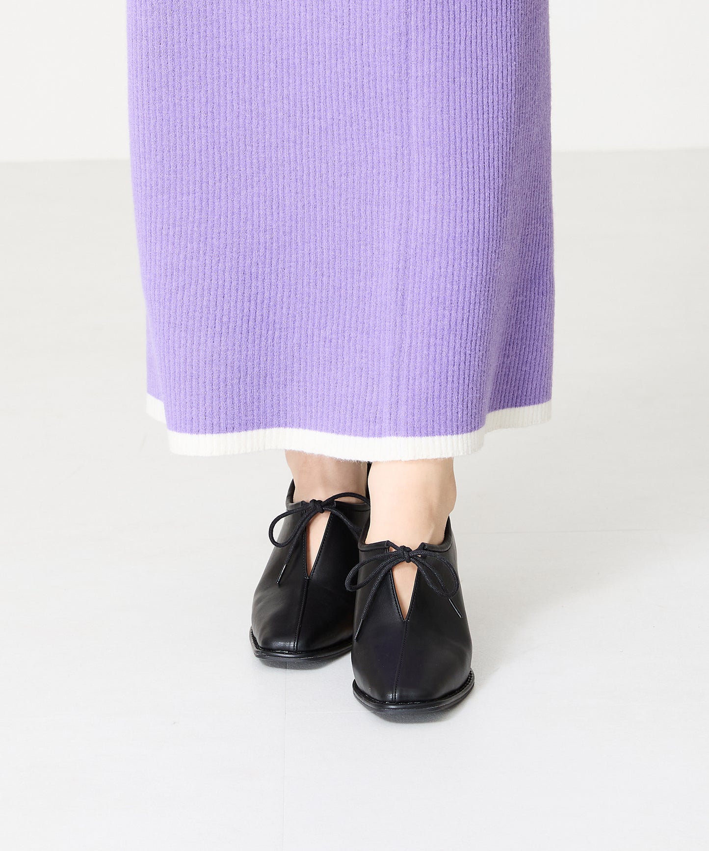 【WEB限定】ウッドヒール甲深パンプス/41307