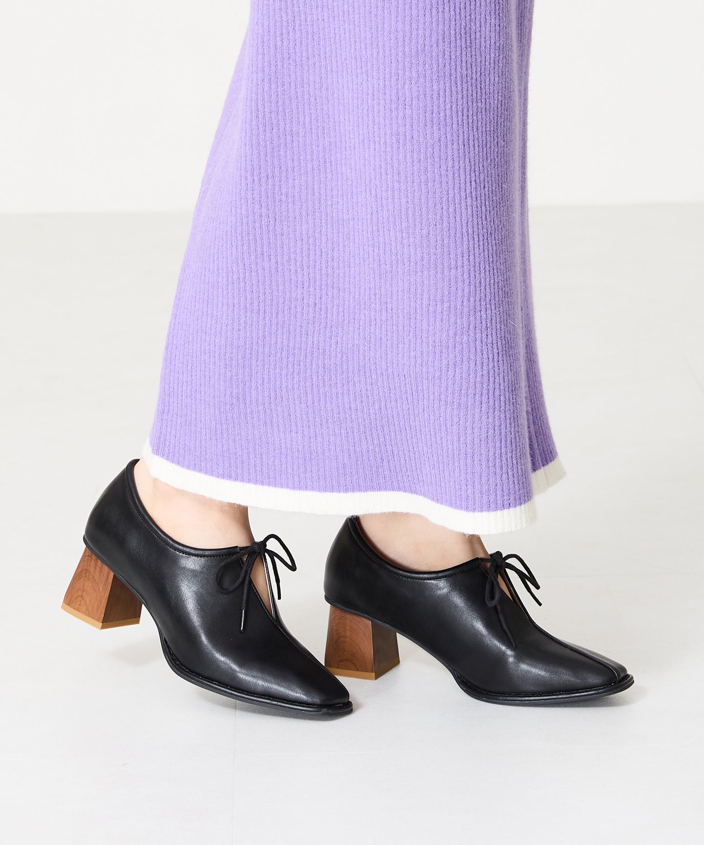 【WEB限定】ウッドヒール甲深パンプス/41307