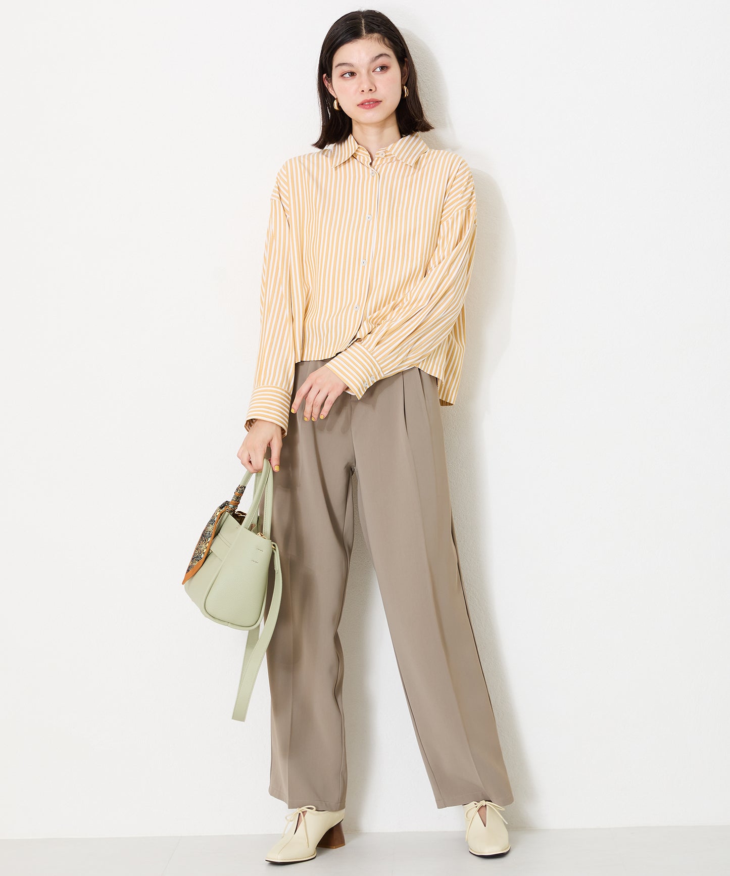 【WEB限定】ウッドヒール甲深パンプス/41307