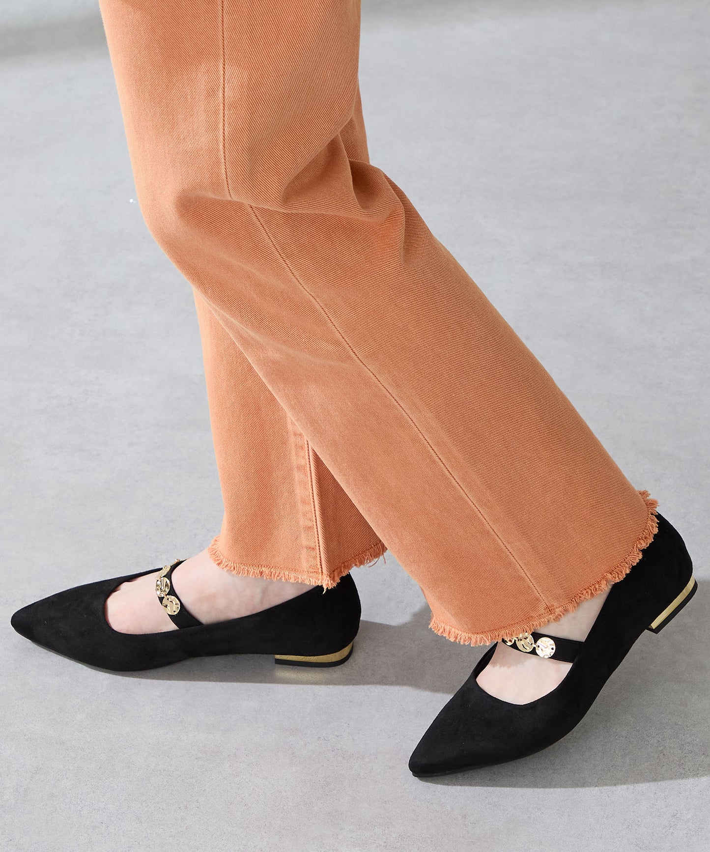 【WEB先行予約/9月上旬発売予定】コインモチーフストラップパンプス/51308