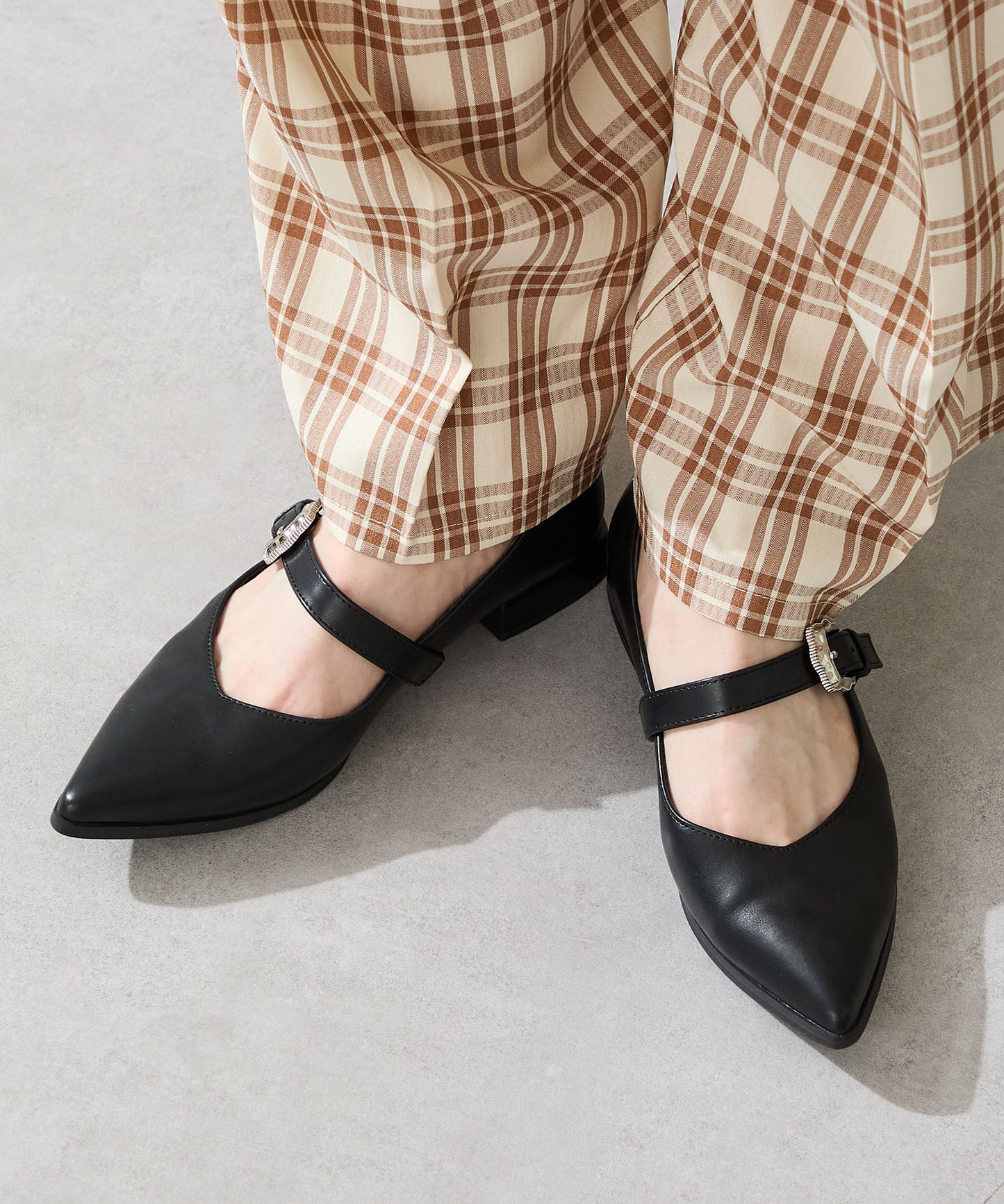 【WEB先行予約/10月中旬発売予定】ウエスタンバックルポインテッドパンプス/51327