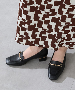 【カタログ掲載アイテム】メタリックラインビットヒールローファー/52301