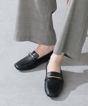 【カタログ掲載アイテム】スクエアトゥモチーフバブーシュローファー/52308