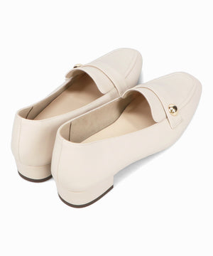 メタルパーツ付きローファー/52311