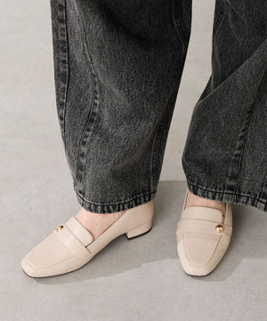 メタルパーツ付きローファー/52311