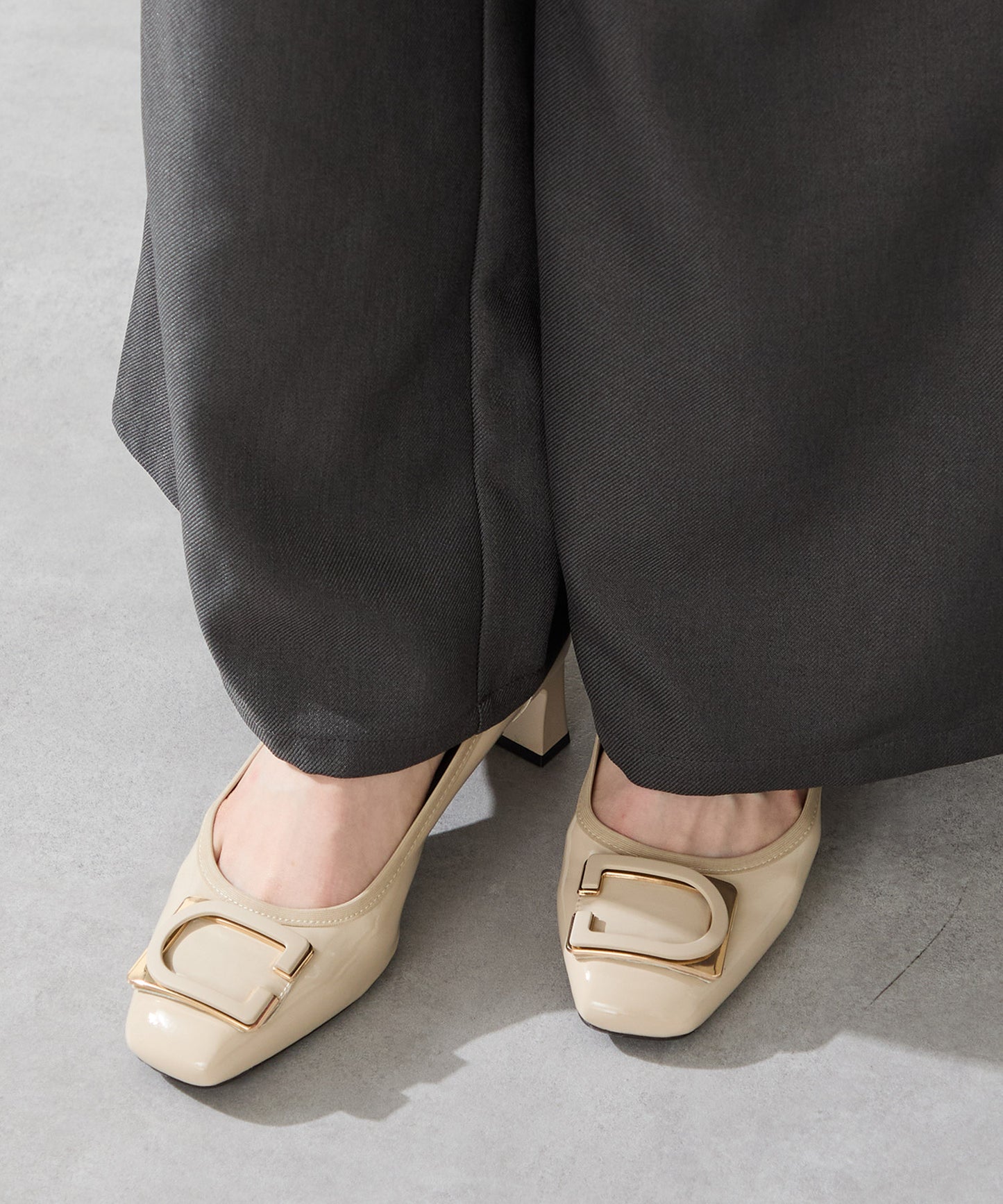 変形モチーフソフトエナメルパンプス/52319