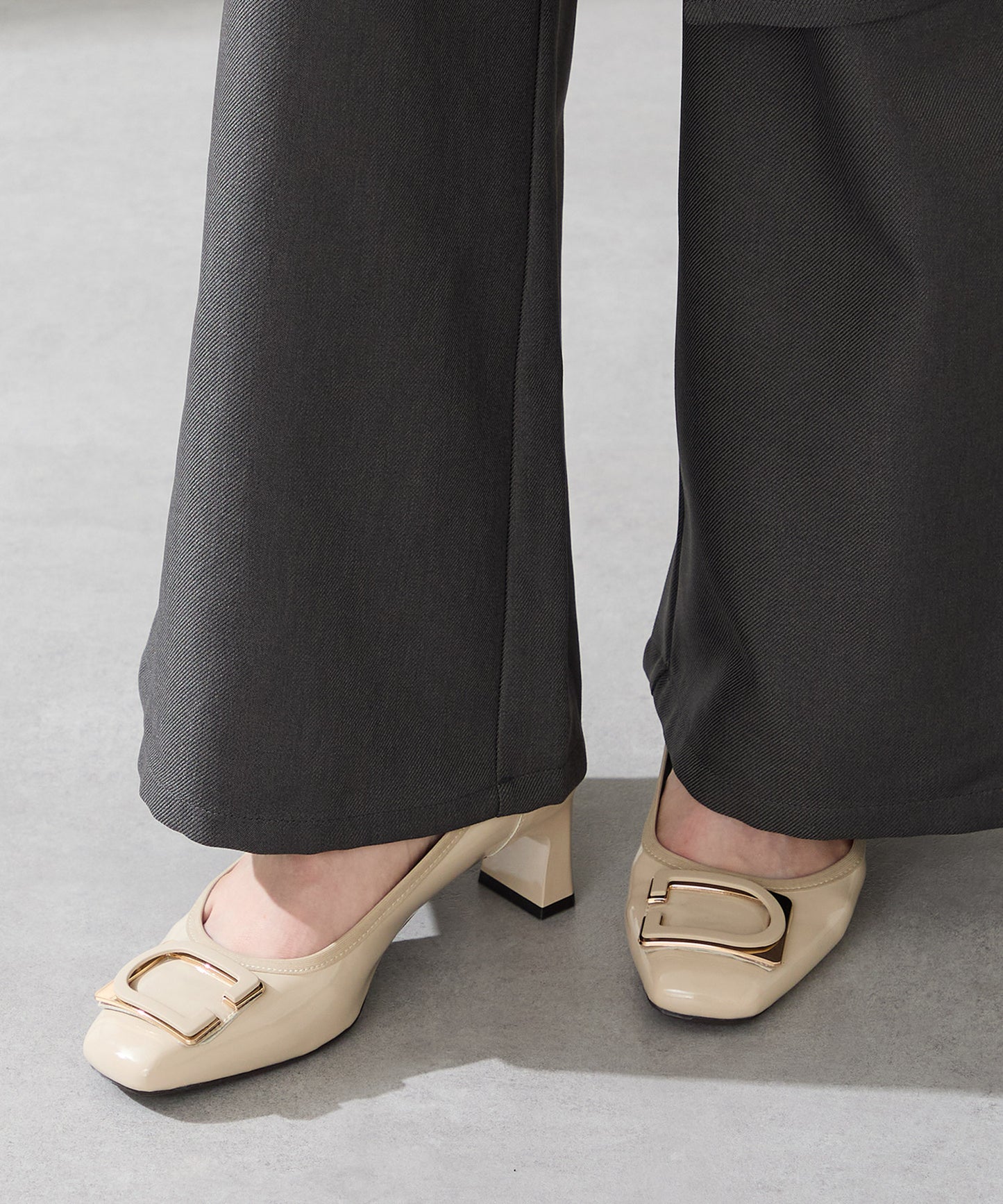 変形モチーフソフトエナメルパンプス/52319