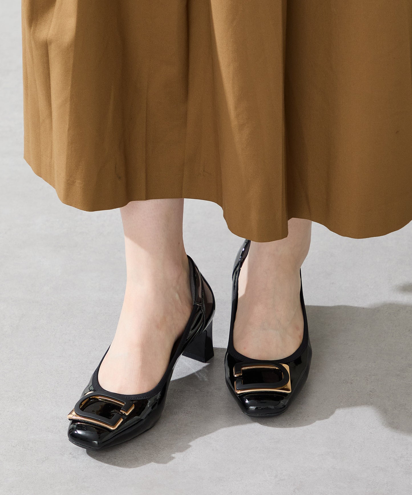 変形モチーフソフトエナメルパンプス/52319