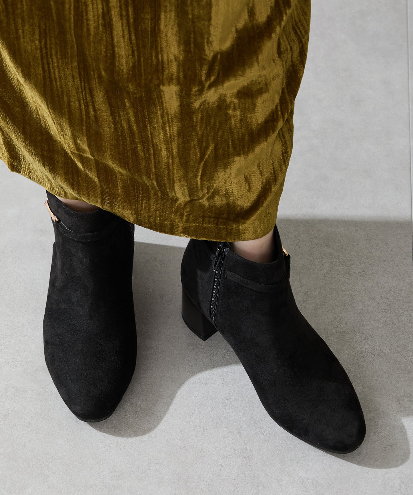 ビットモチーフショートブーツ/52403