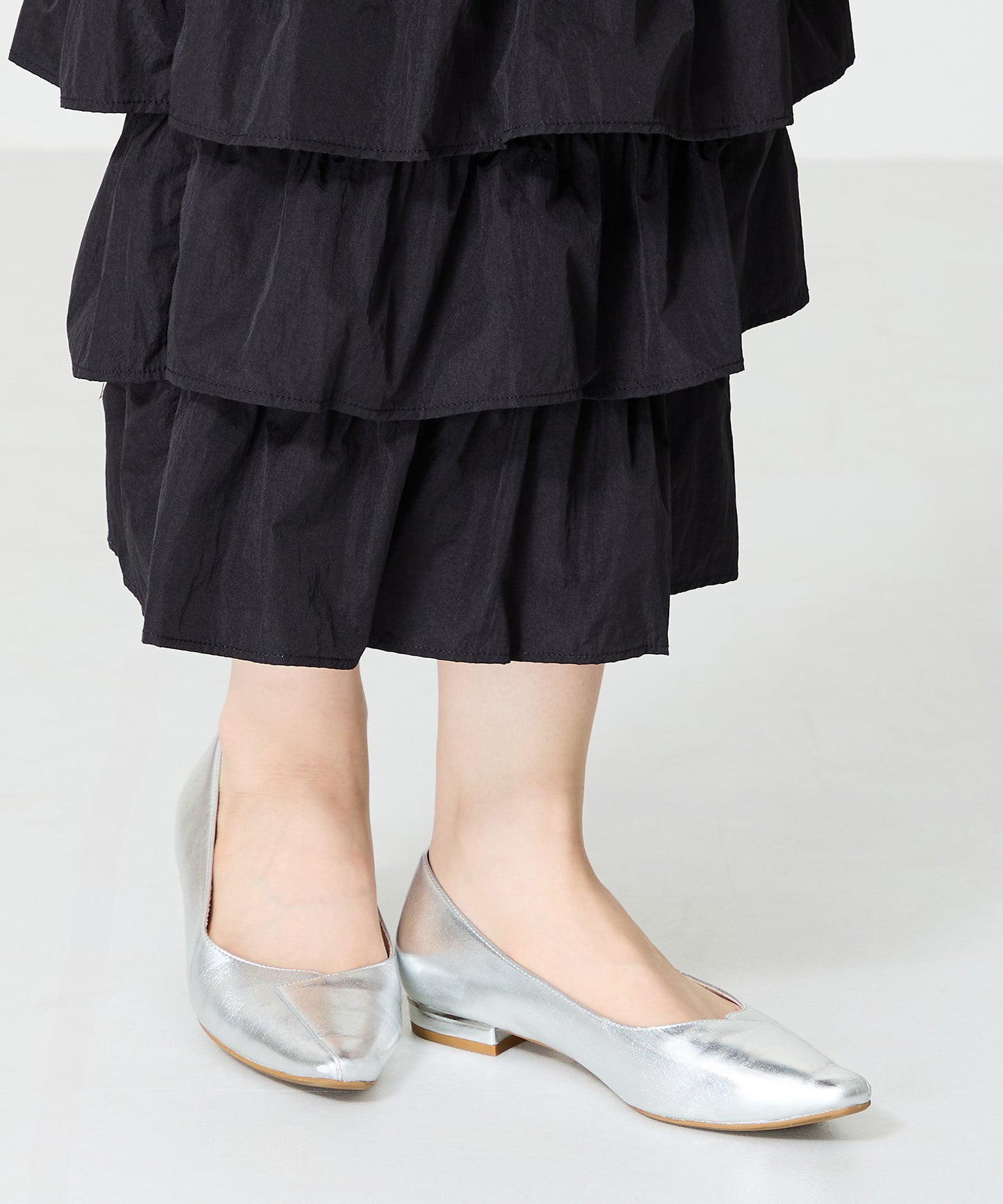 【WEB限定】アシンメトリーデザインフラットパンプス/55102
