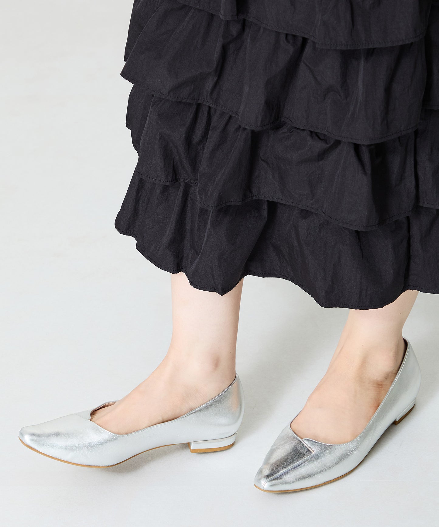 【WEB限定】アシンメトリーデザインフラットパンプス/55102