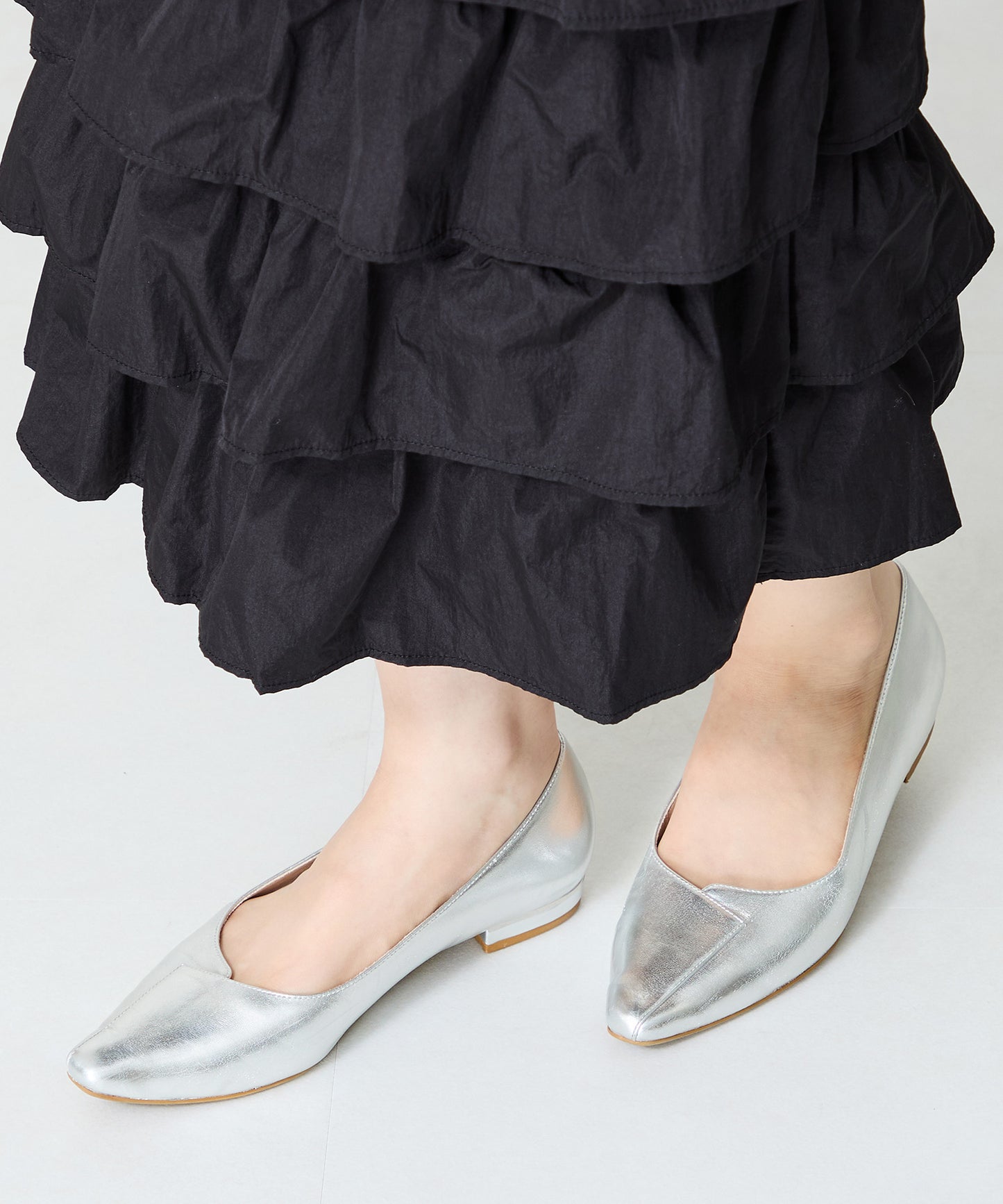 【WEB限定】アシンメトリーデザインフラットパンプス/55102