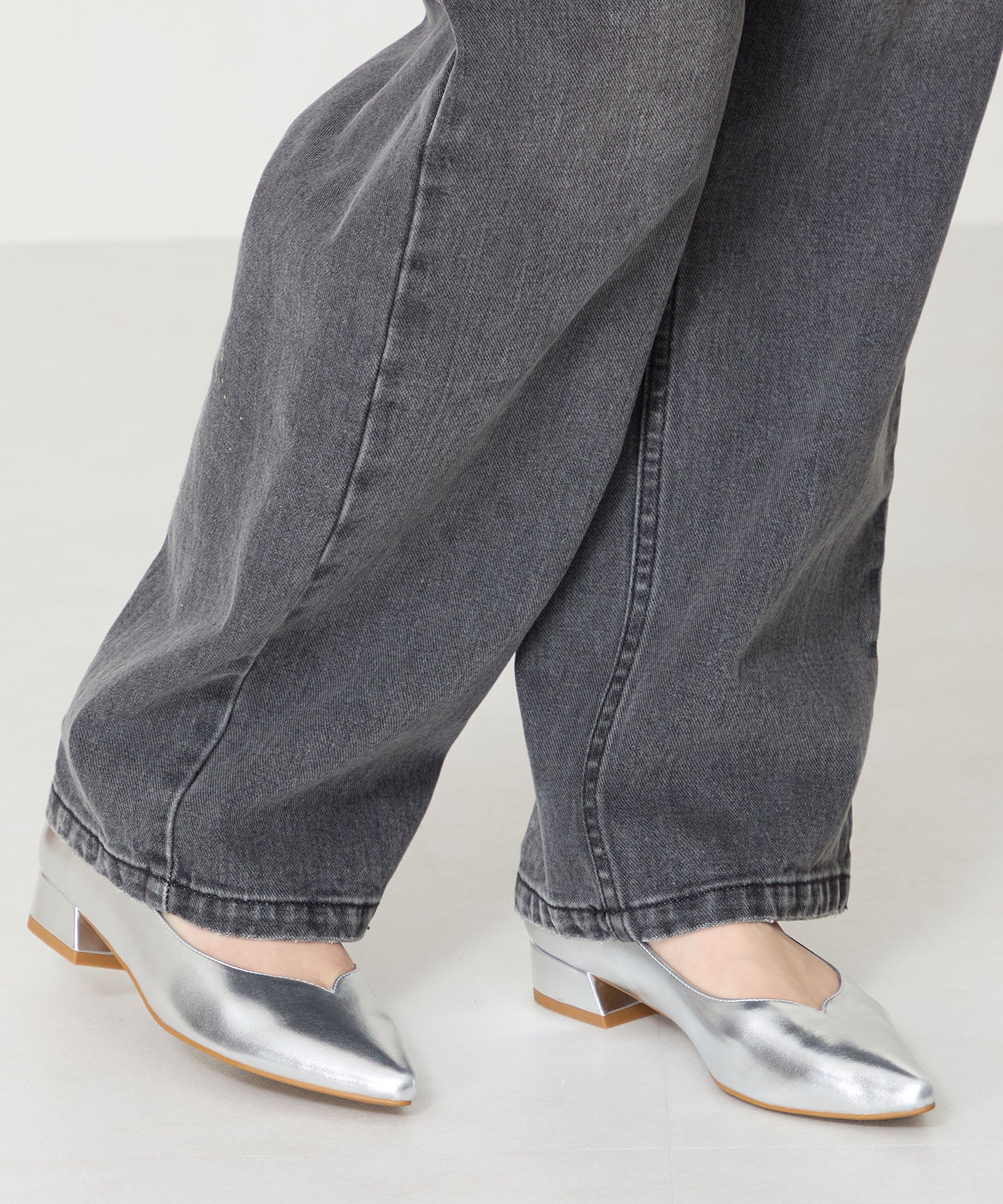 【WEB限定】スリットカットポインテッドトゥヒールパンプス/55105
