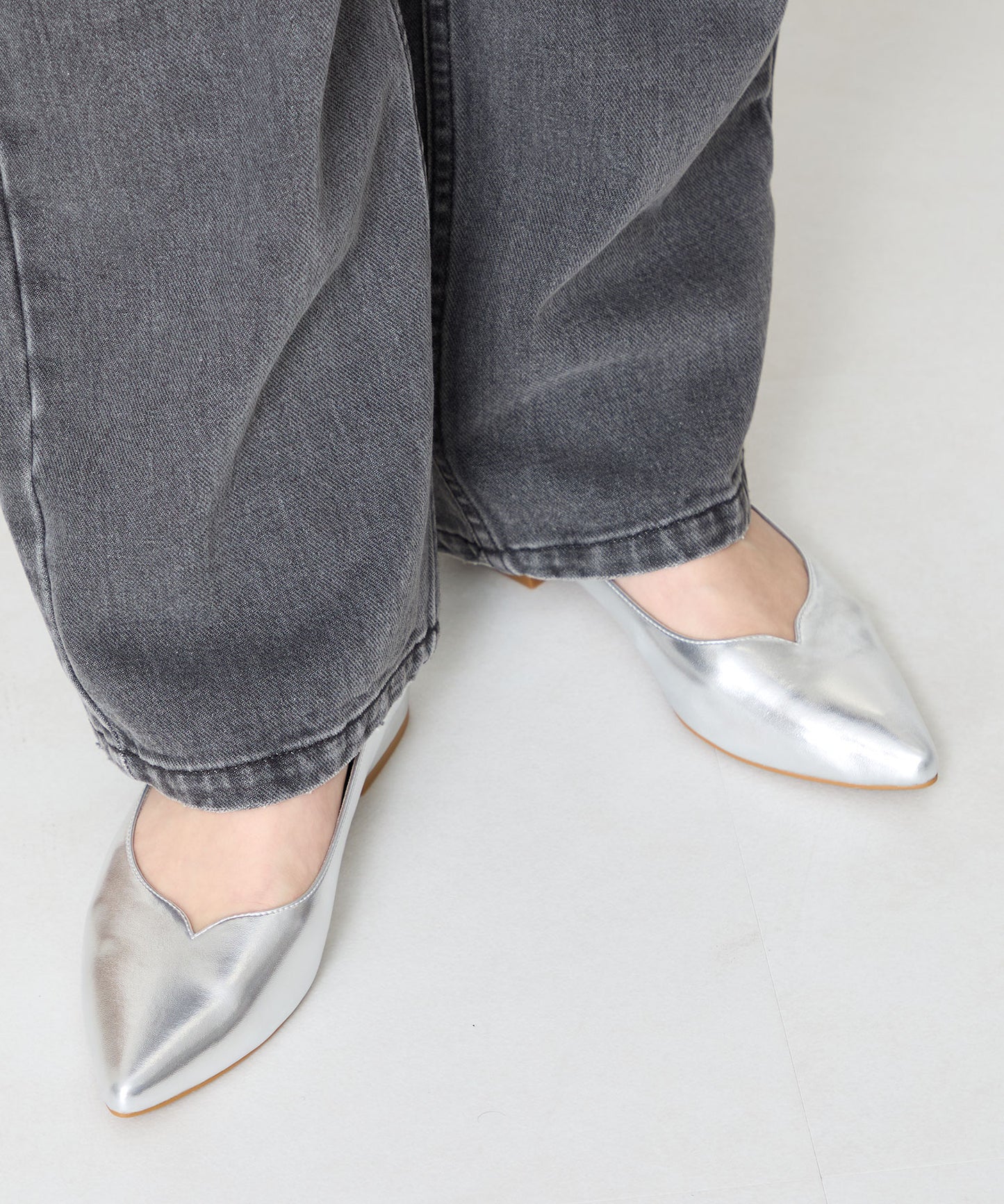 【WEB限定】スリットカットポインテッドトゥヒールパンプス/55105