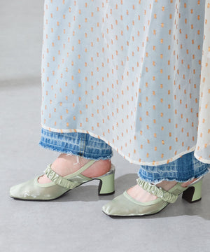 【カタログ掲載アイテム】パール×シアーバックストラップパンプス/56309