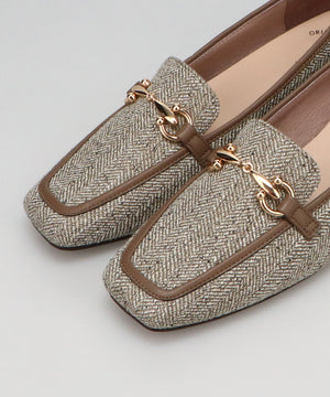 【カタログ掲載アイテム】ビットモチーフフレアヒールローファー/56311