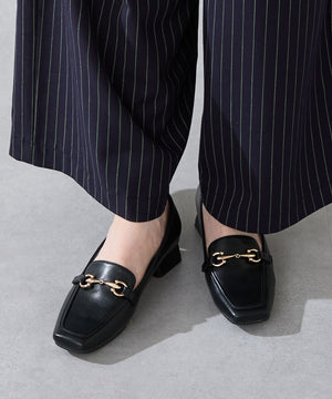 【カタログ掲載アイテム】ビットモチーフフレアヒールローファー/56311