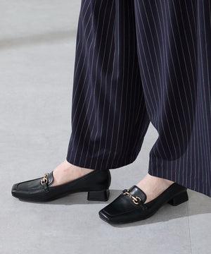 【カタログ掲載アイテム】ビットモチーフフレアヒールローファー/56311