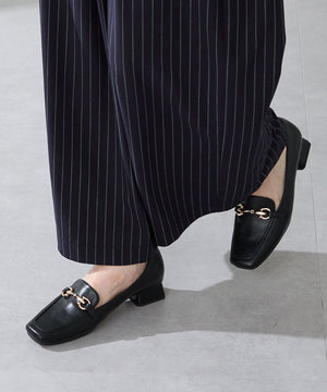 【カタログ掲載アイテム】ビットモチーフフレアヒールローファー/56311