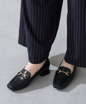 【カタログ掲載アイテム】ビットモチーフフレアヒールローファー/56311