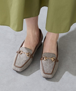 【カタログ掲載アイテム】ビットモチーフフレアヒールローファー/56311