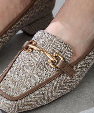 【カタログ掲載アイテム】ビットモチーフフレアヒールローファー/56311