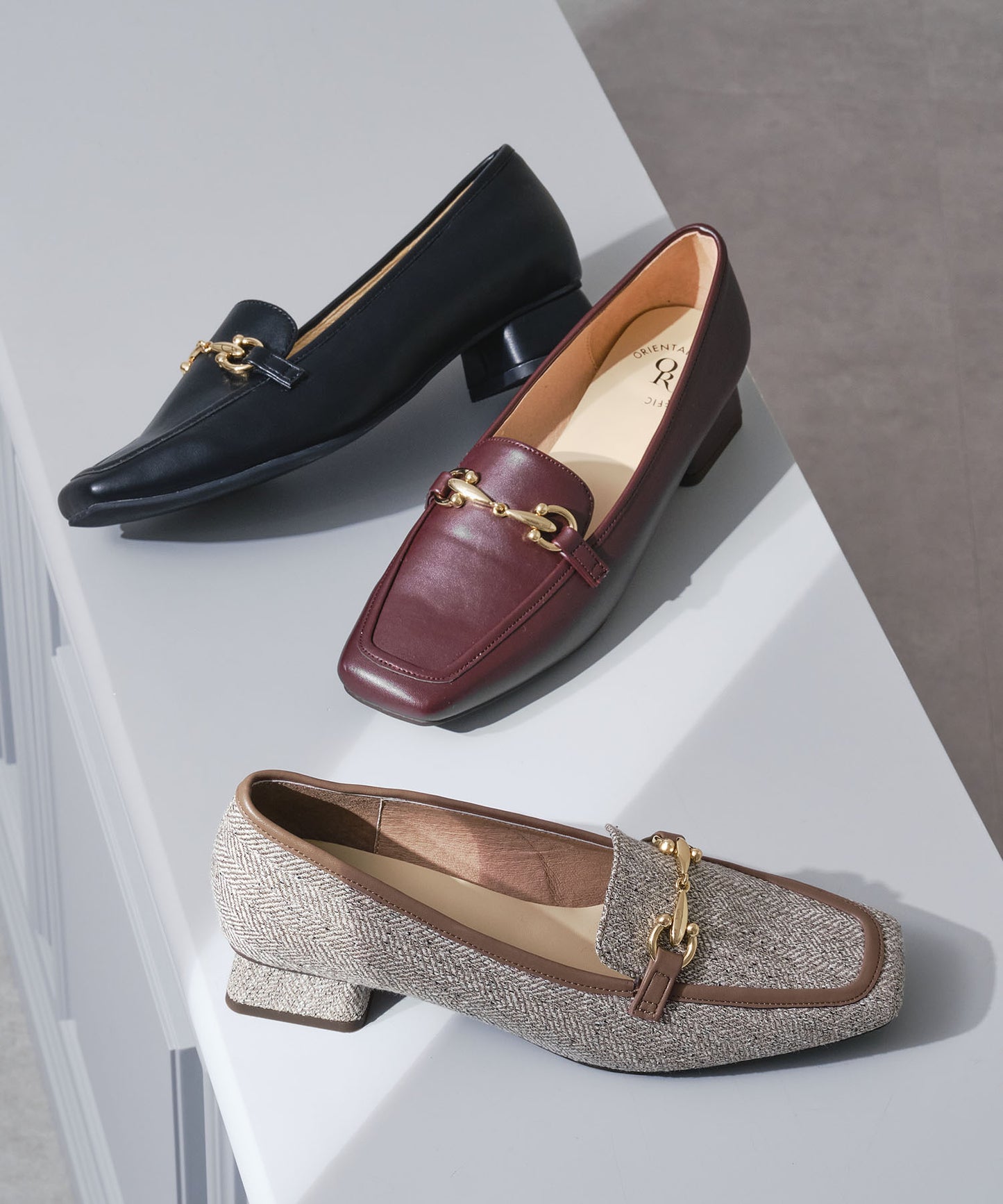 【カタログ掲載アイテム】ビットモチーフフレアヒールローファー/56311