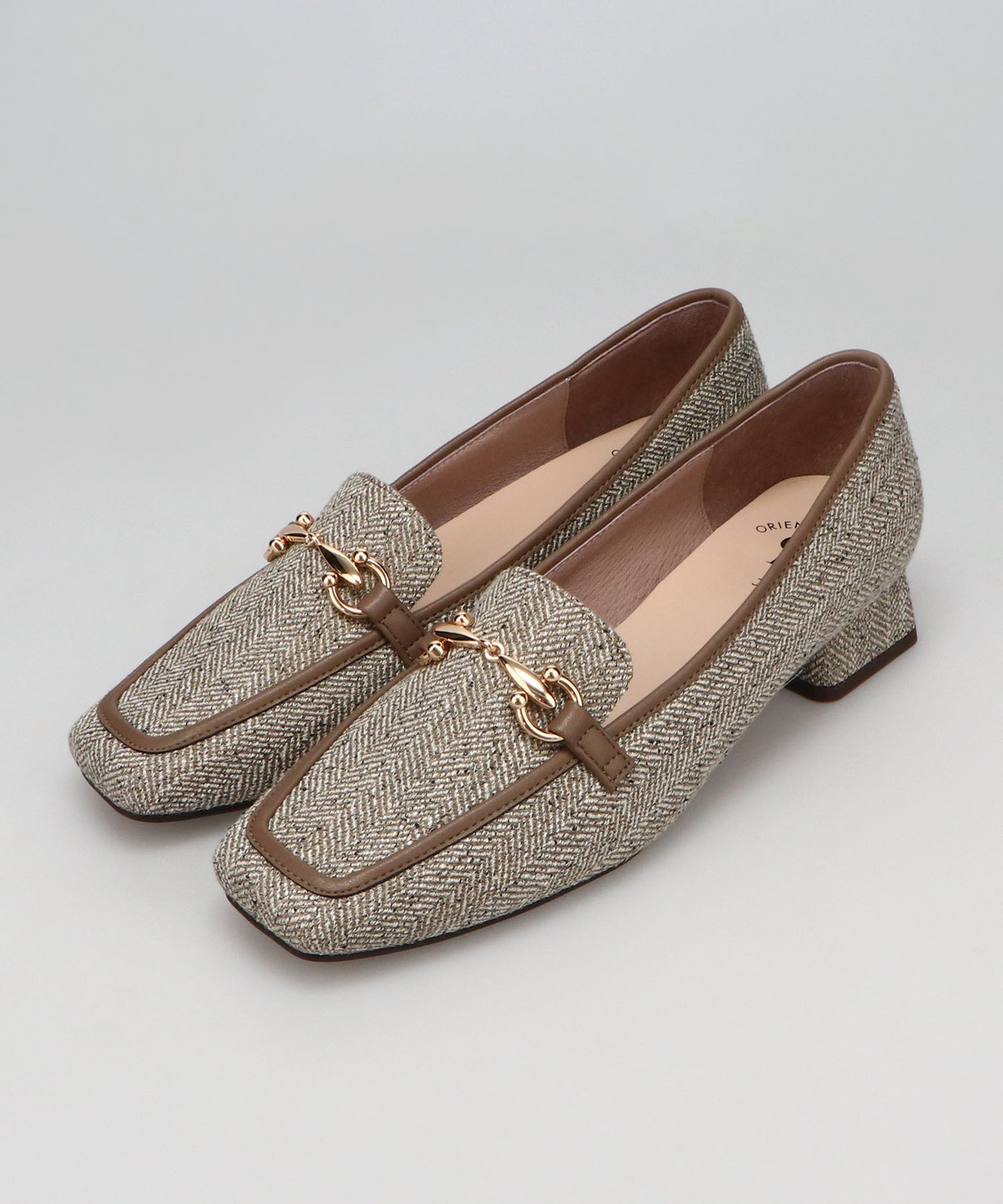 【カタログ掲載アイテム】ビットモチーフフレアヒールローファー/56311