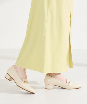 【WEB先行予約/2月下旬発売予定】メタリックラインビットヒールローファー/62101