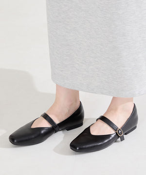 【WEB先行予約/2月上旬発売予定】ワンストラップ甲深パンプス/62113