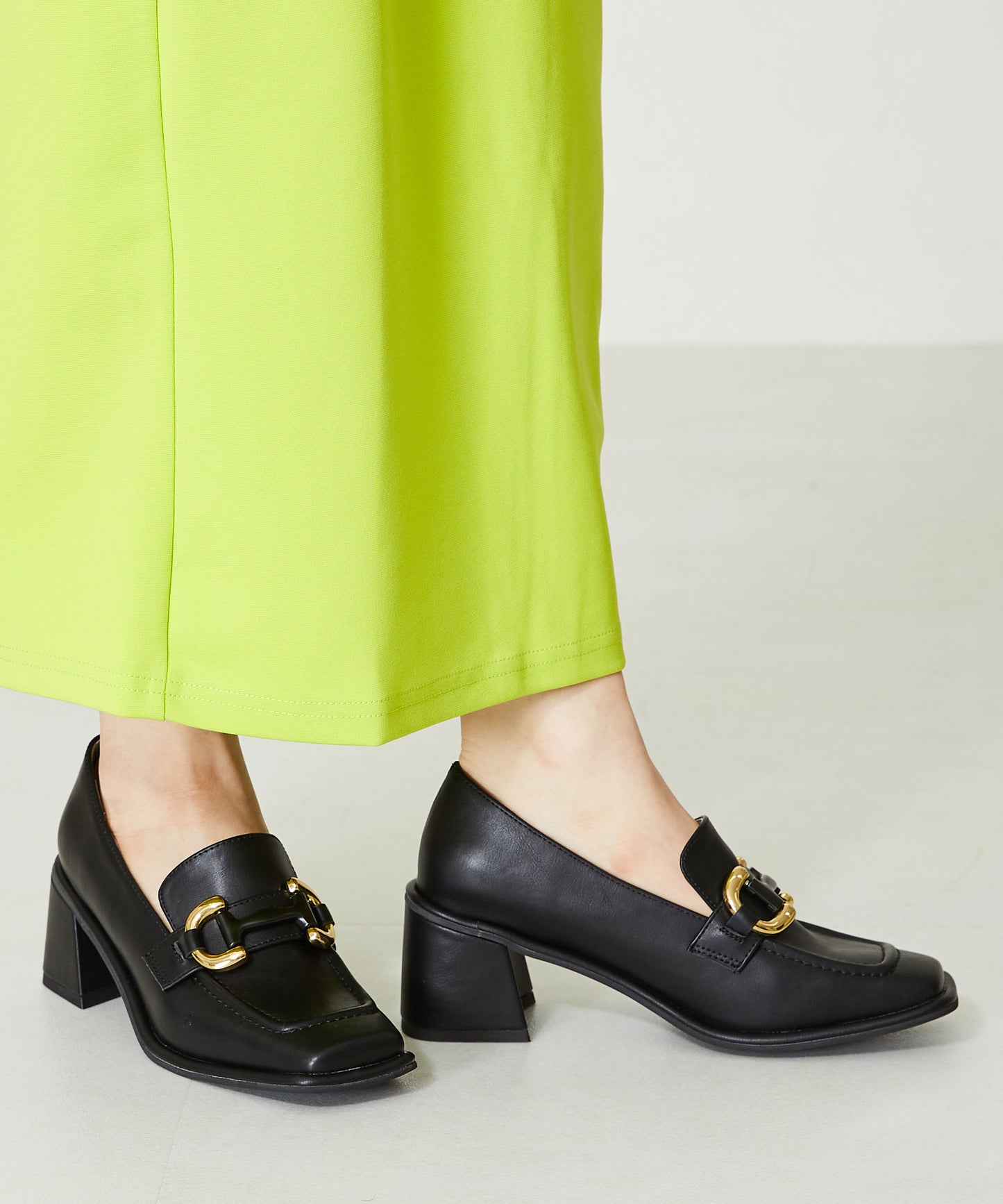 ワイドスクエアトゥヒールローファー/31120