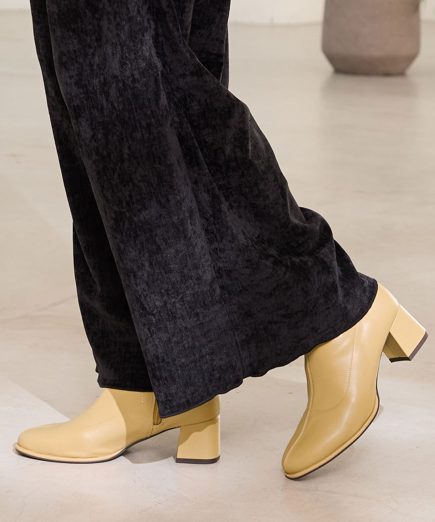 ラウンドトゥストレッチブーツ/31425