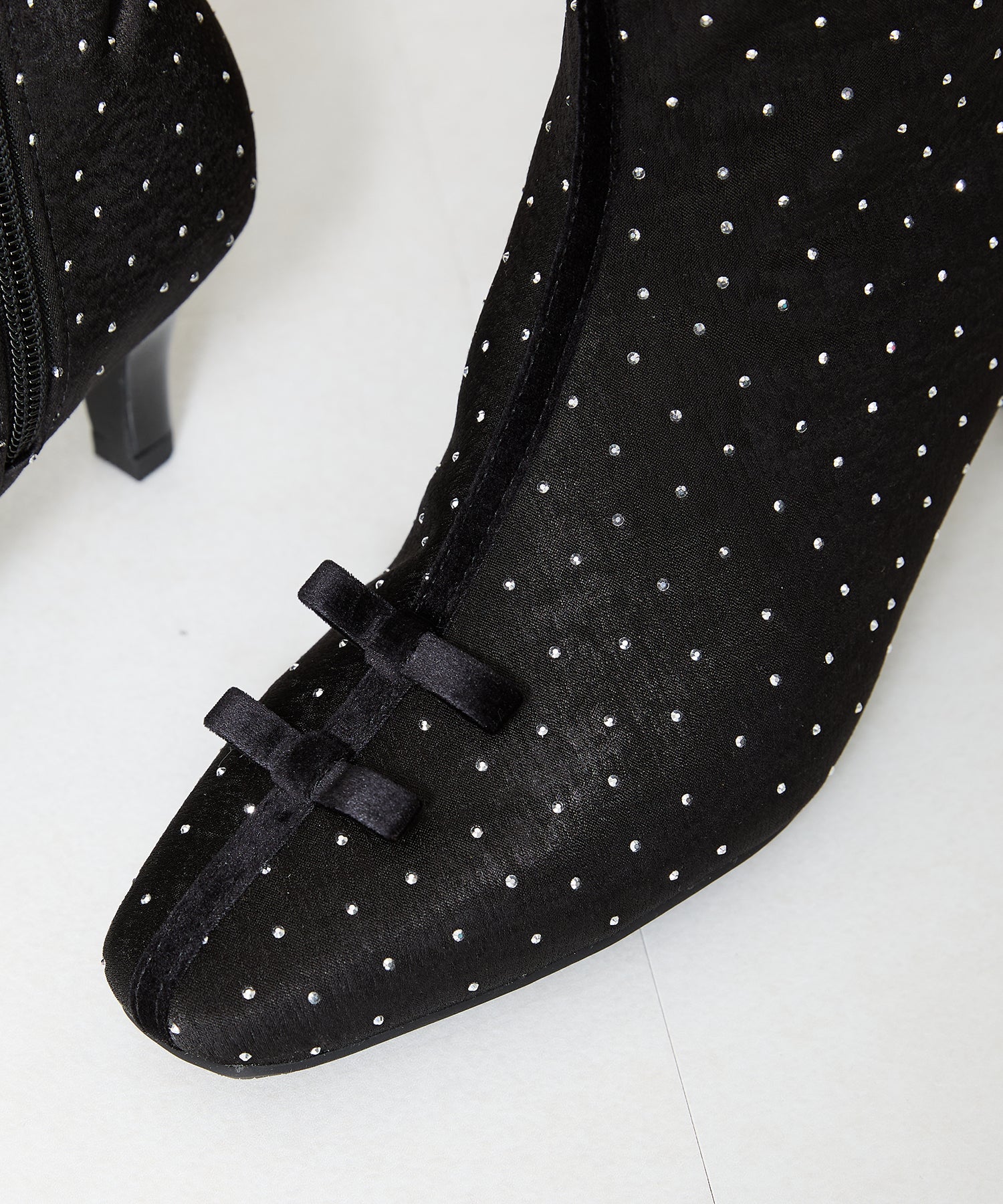 リボンモチーフラインストーンヒールブーツ/41436 – ORIENTALTRAFFIC