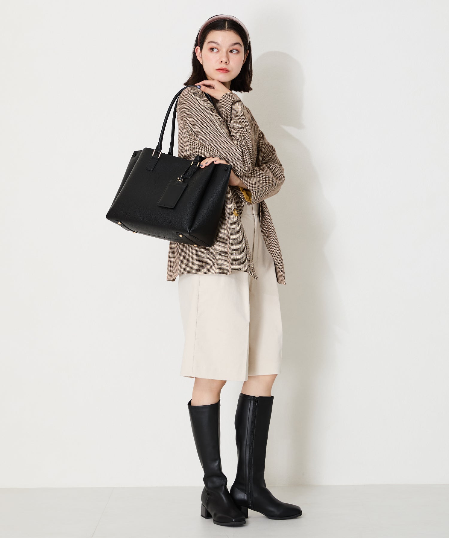 未使用級✨BALLY ロングブーツ　黒　レザー　ウェッジヒール　スクエアトゥ 未使用級✨BALLY ロングブーツ 黒 レザー ウェッジヒール スクエアトゥ