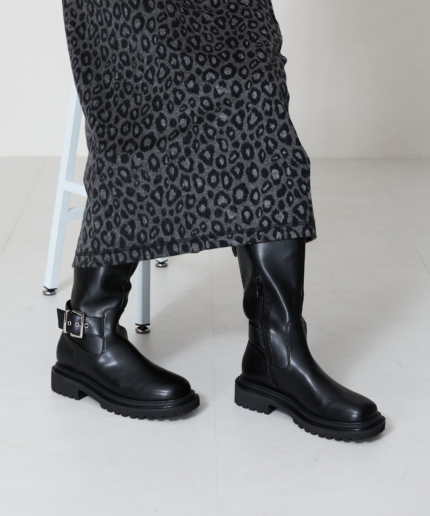 【極美品】CHNAEL ロングブーツ 36 ブラック ロゴ ベルト ベルトデザインロングブーツ/41504 – ORIENTALTRAFFIC