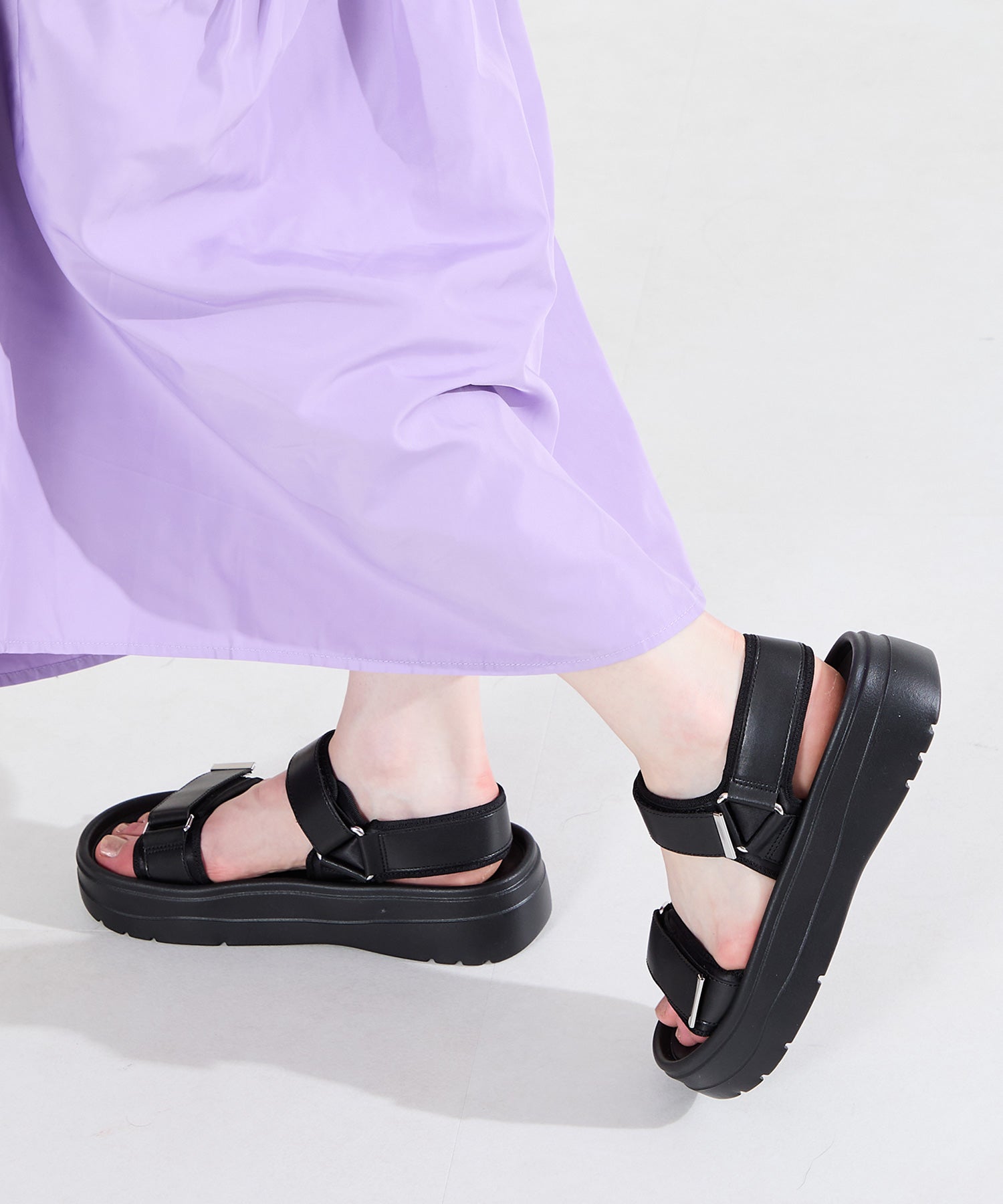 Fit meサンダル/新色追加】メタルパーツ厚底サンダル/51226