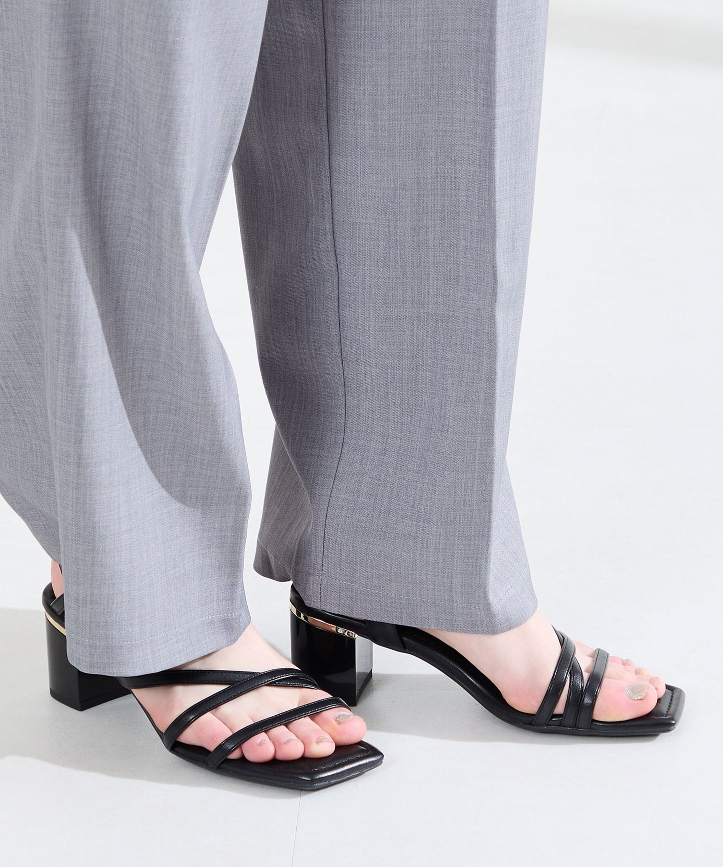 【新色追加】アシンメトリーストラップヒールサンダル/51230