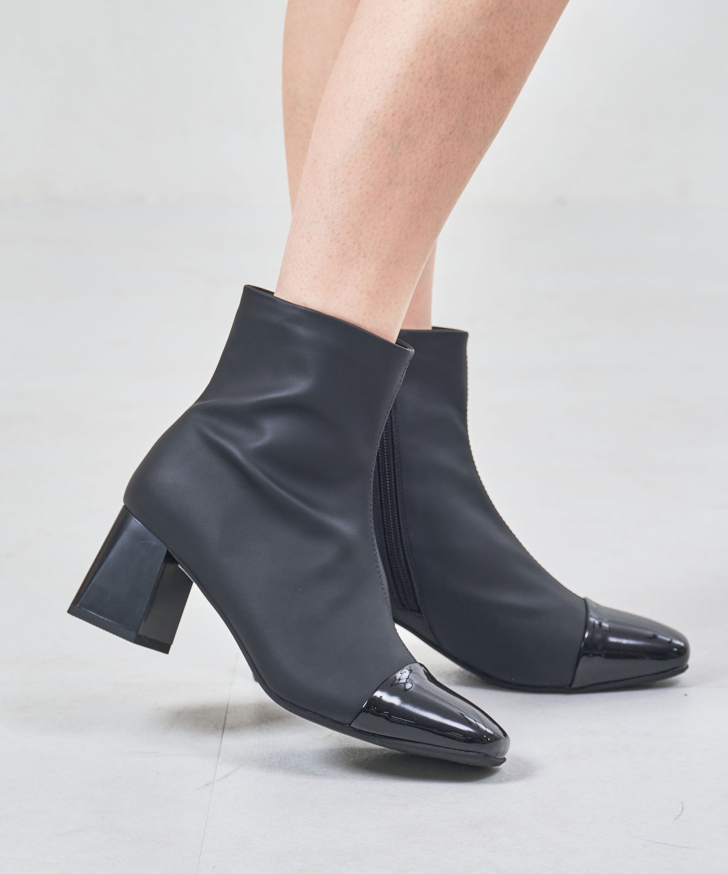 【WEB先行予約/1月上旬発売予定】つま先切替デザインショートブーツ/51427