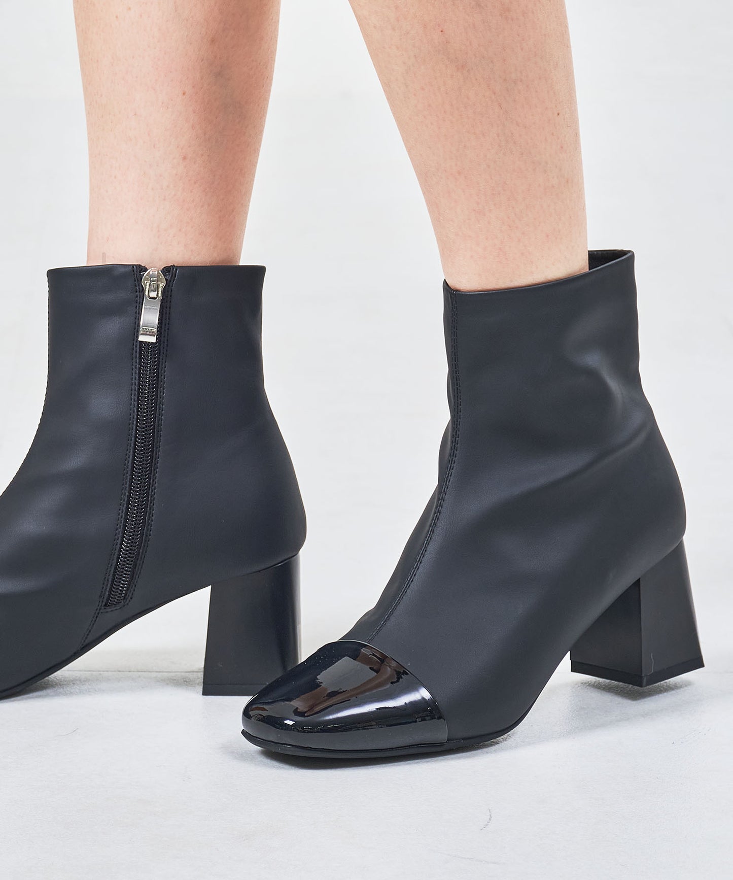 【WEB先行予約/1月上旬発売予定】つま先切替デザインショートブーツ/51427