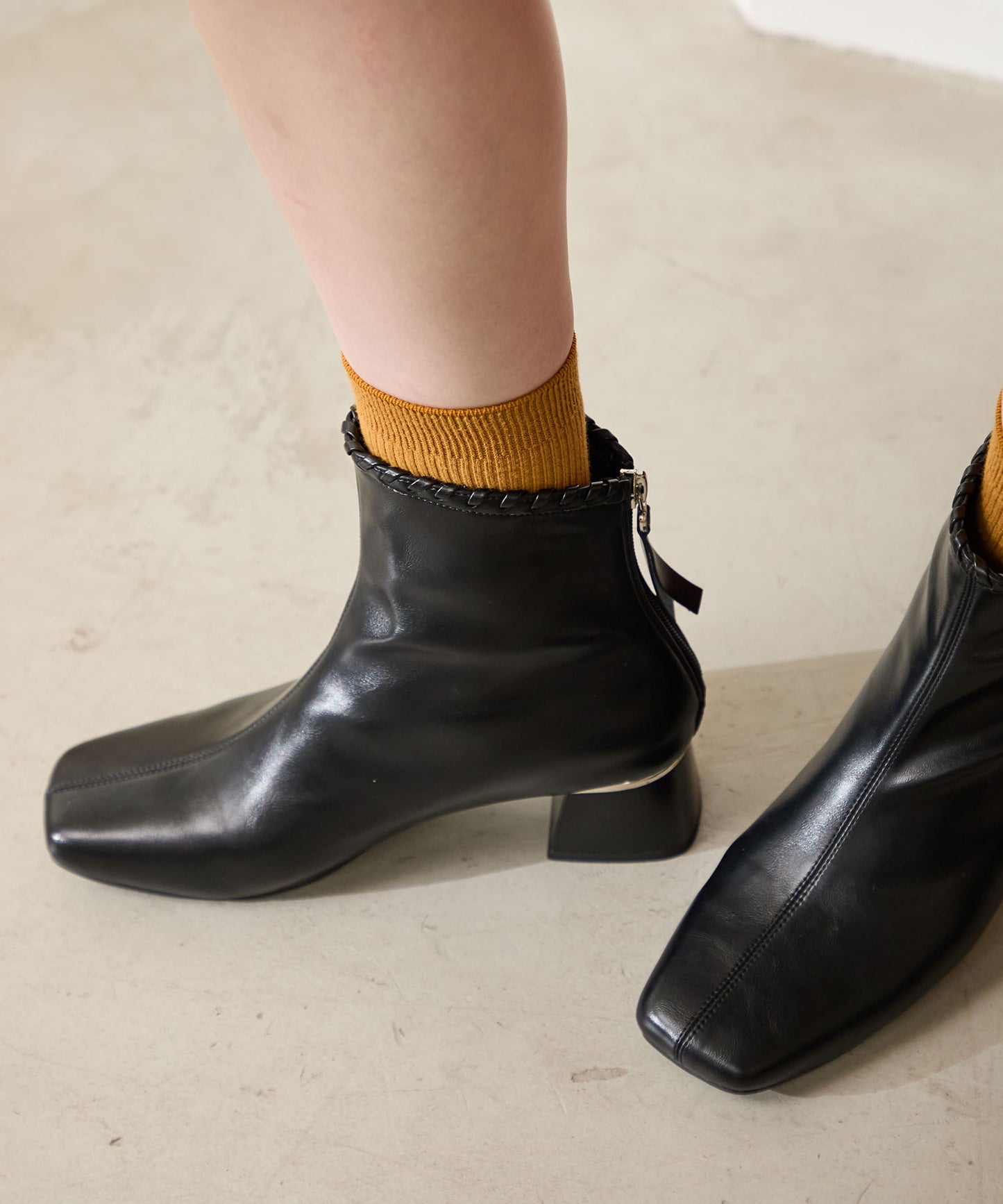 【WEB先行予約/1月中旬発売予定】スラントカットステッチショートブーツ/51428