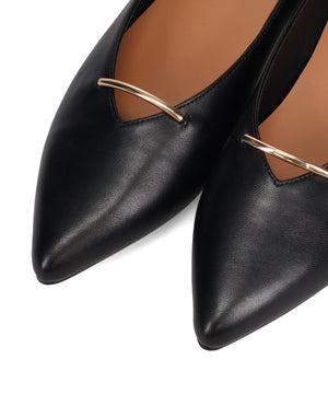 【WEB先行予約/11月中旬発売予定】ラインメタルパーツポインテッドトゥパンプス/55304